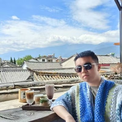 Xinyi Zeng (曾心毅)